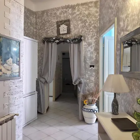 La Maison Des Caprices_ _stazione_5terre La Spezia